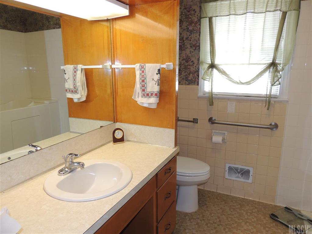 1003 7th Avenue Southwest Conover, NC 28613 - Photo 8 of 25 Gallery Image 8
