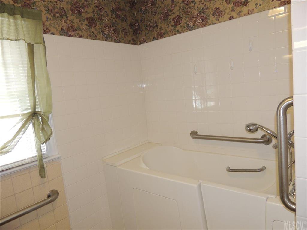 1003 7th Avenue Southwest Conover, NC 28613 - Photo 9 of 25 Gallery Image 9