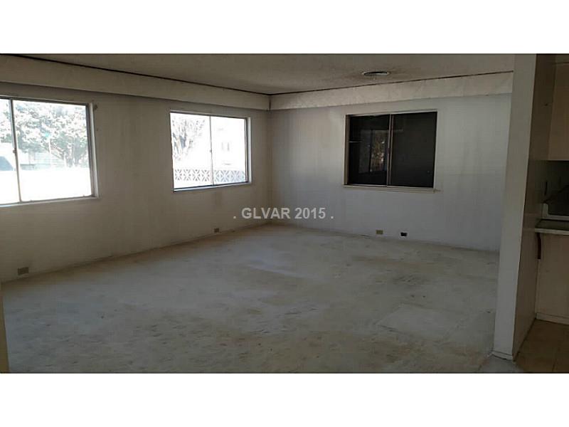 127 Main Street Caliente, NV 89008 - Photo 4 of 11 Property Photo. Living Room