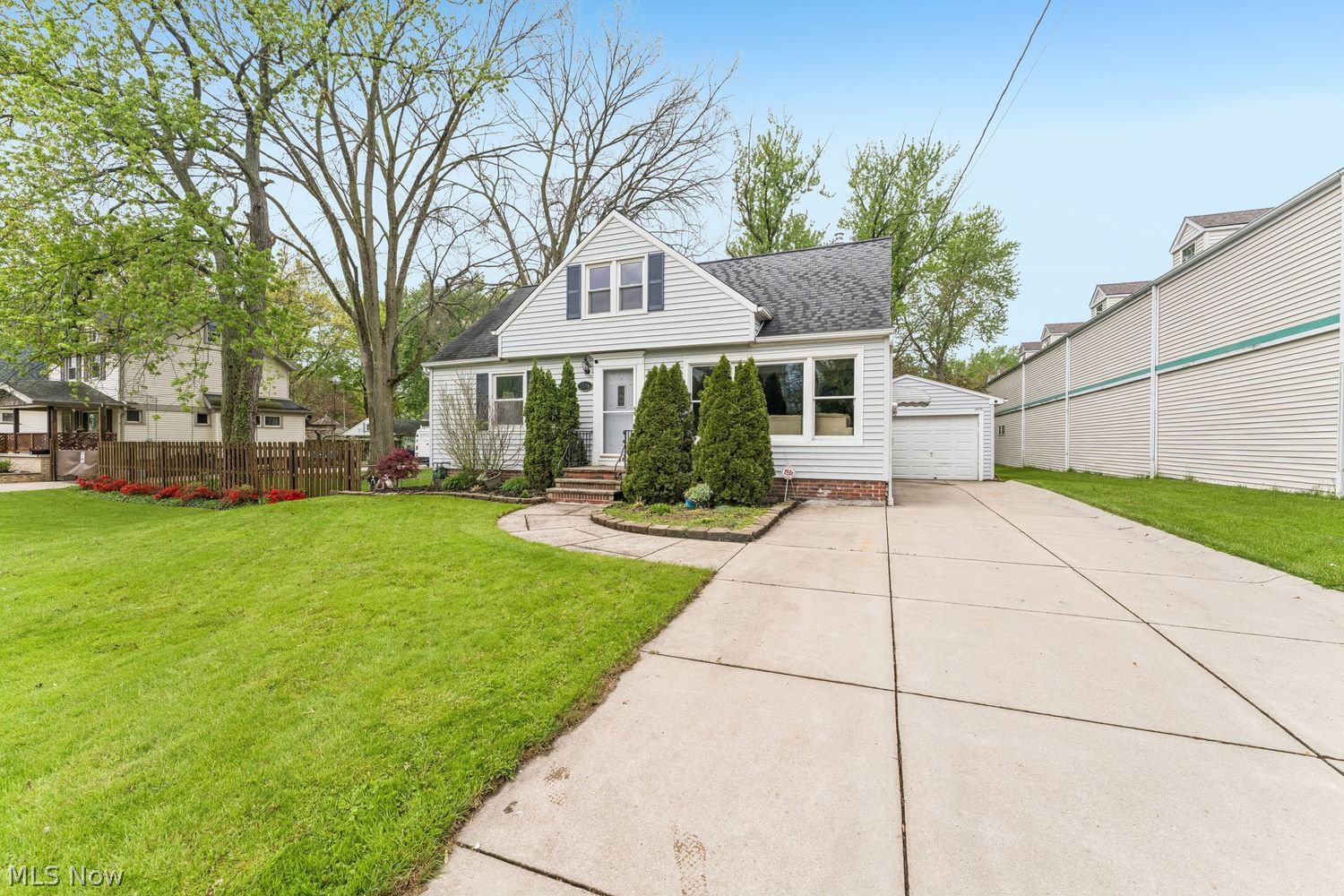 1516 Biltmore Road Lyndhurst, OH 44124 - Photo 1 of 44
