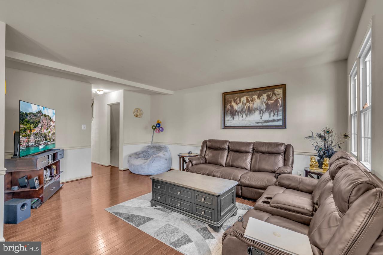 7437 Jayhawk Street Annandale, VA 22003 - Photo 9 of 29