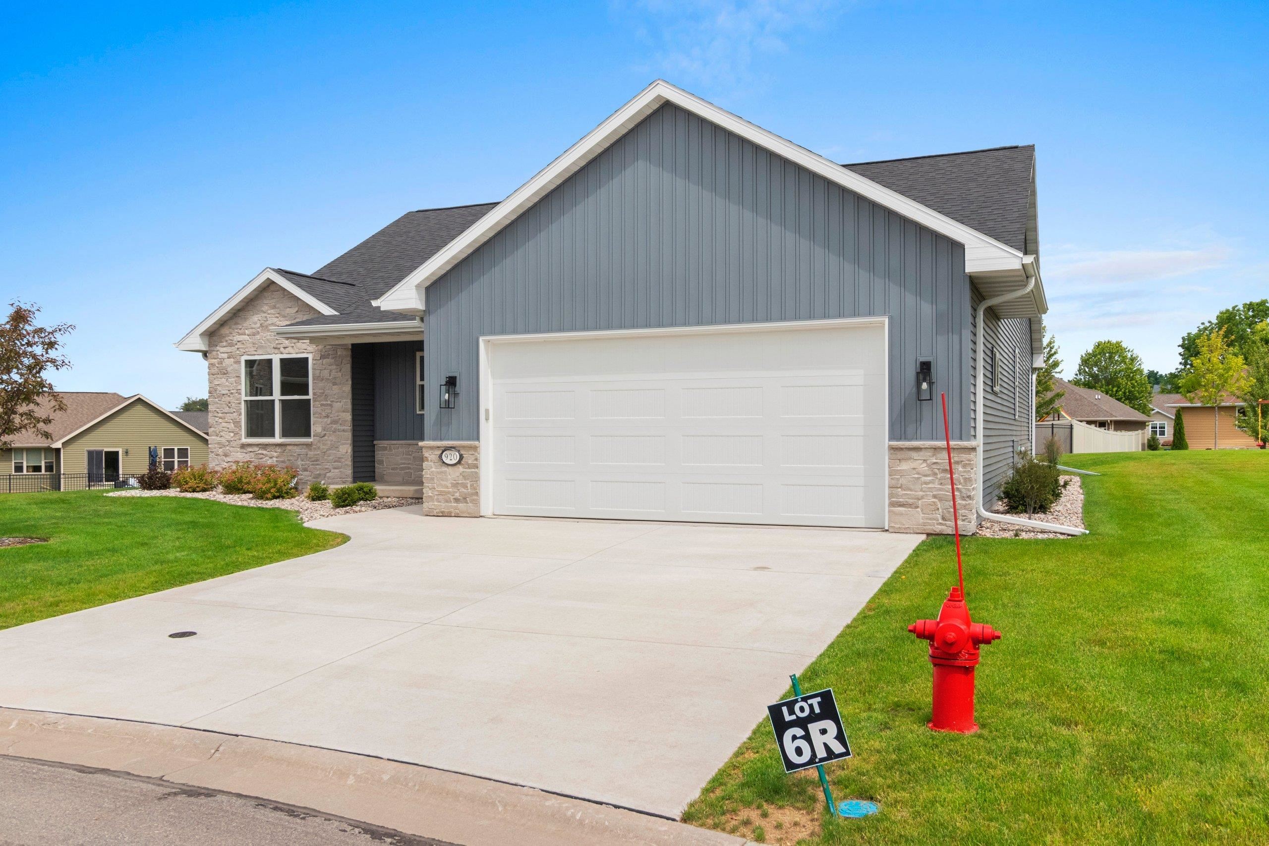 920 Clover Court Menasha, WI 54952 - Photo 3 of 47