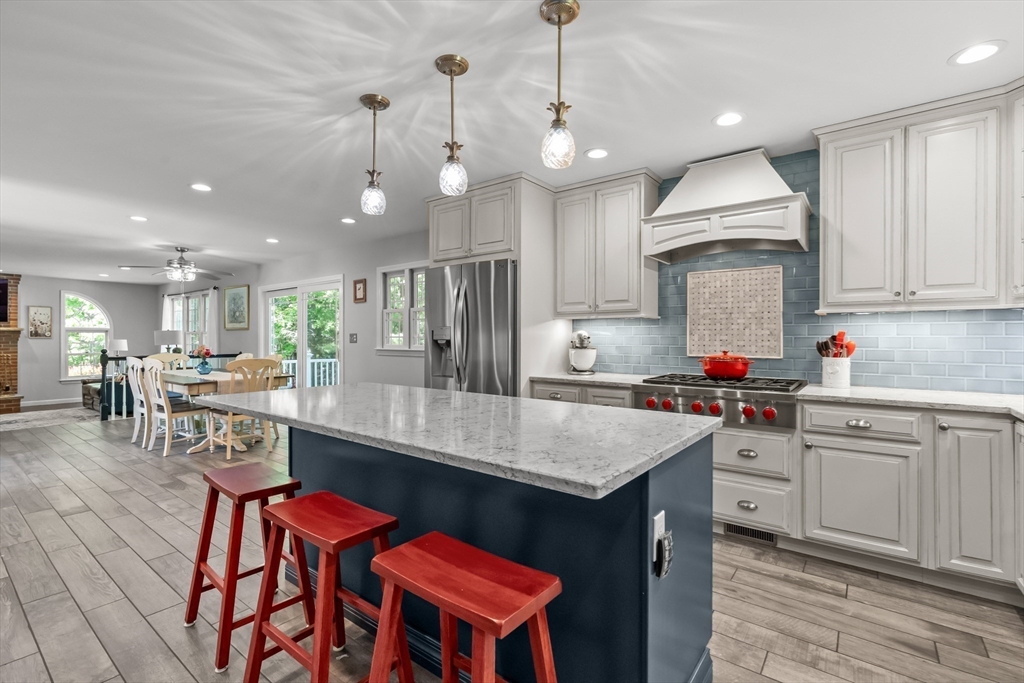 8 Berridge Way North Reading, MA 01864 - Photo 4 of 42