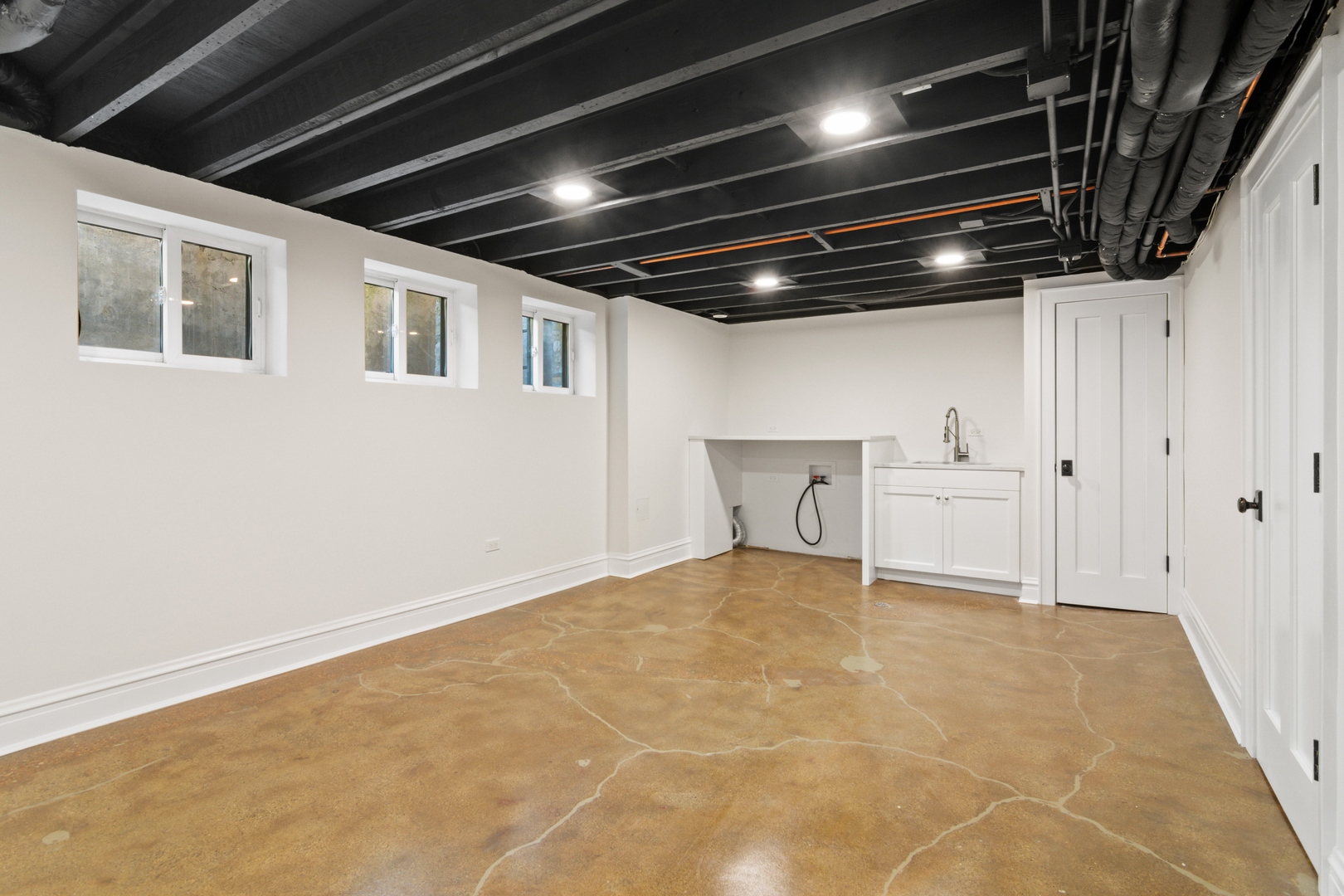 1045 Pine Street Winnetka, IL 60093 - Photo 32 of 38 a view of an empty room