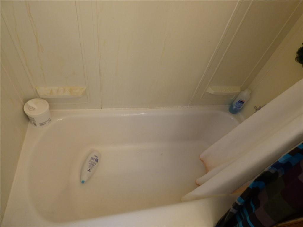 41 Charlton Street, Unit 2 Pittsburgh, PA 15204 - Photo 9 of 17 a bathroom with a bathtub