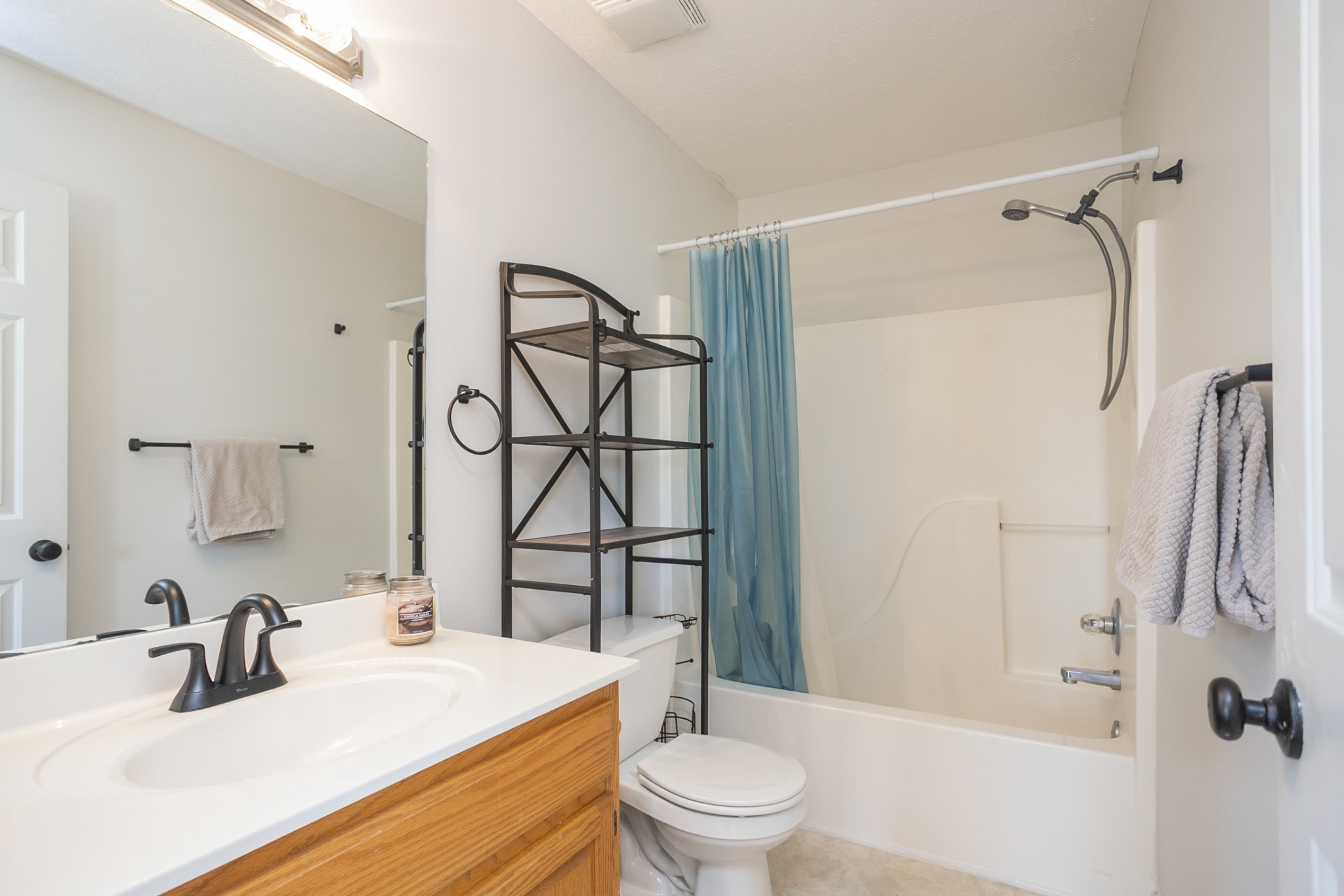 3354 Lipscomb Cemetery Road Springfield, TN 37172 - Photo 29 of 46 a bathroom with a sink toilet tub and shower