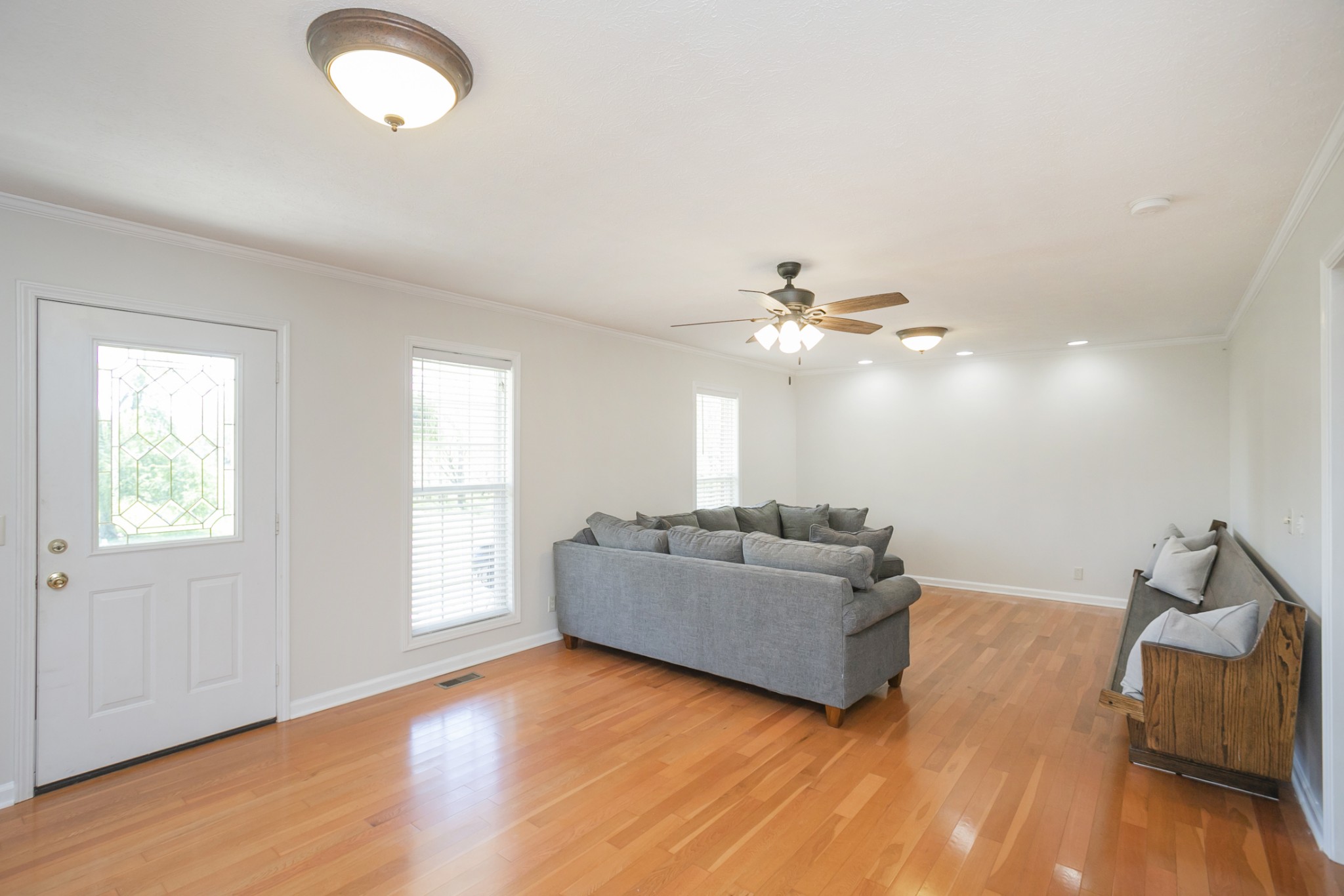 3354 Lipscomb Cemetery Road Springfield, TN 37172 - Photo 6 of 46 a living room with furniture and wooden floor