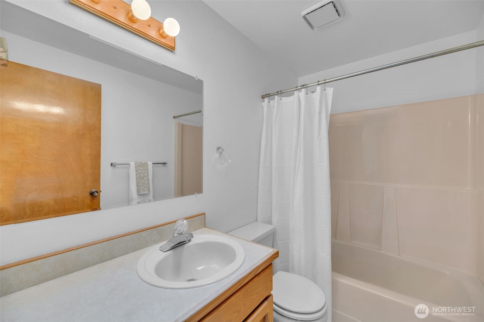623 Southwest 122nd Street Seattle, WA 98146 - Photo 17 of 31 Gallery Image 17