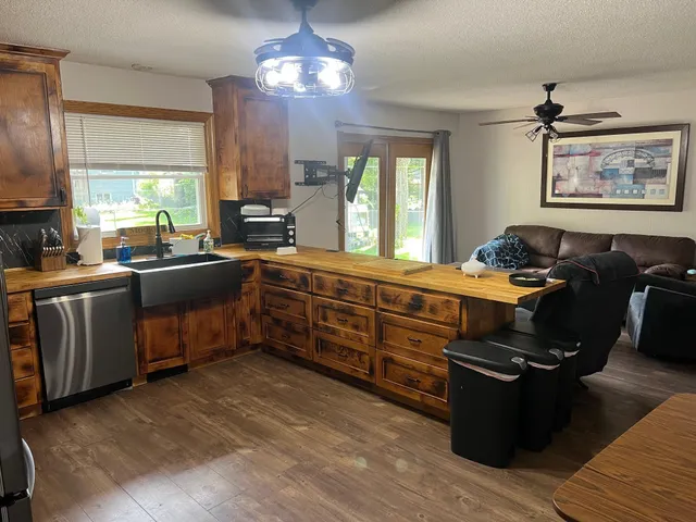 $329,900 | 735 Sunset Street Southwest, Hutchinson, MN 55350