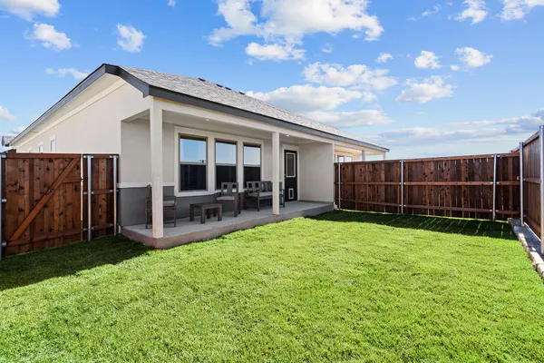 a view of a house with backyard and porch