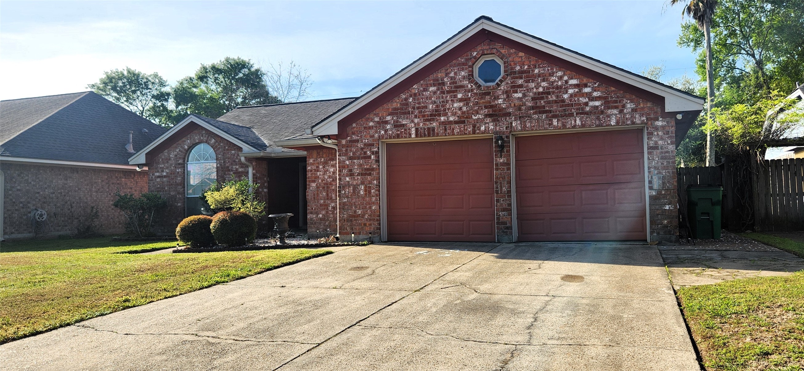 704 Manor Drive Angleton, TX 77515 - Photo 3 of 26