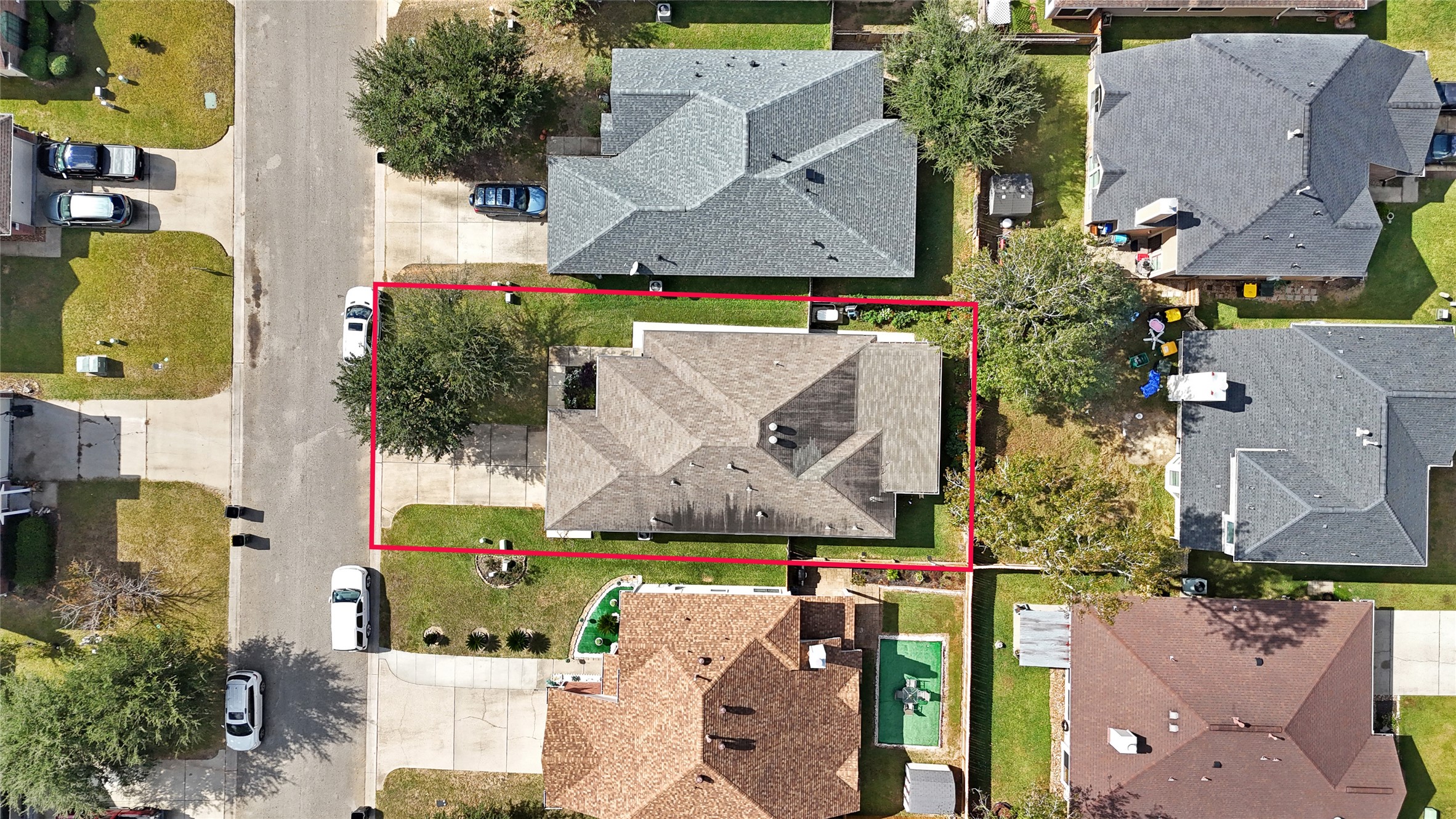 962 Oak Falls Drive Conroe, TX 77378 - Photo 23 of 28 an aerial view of multiple houses with outdoor space