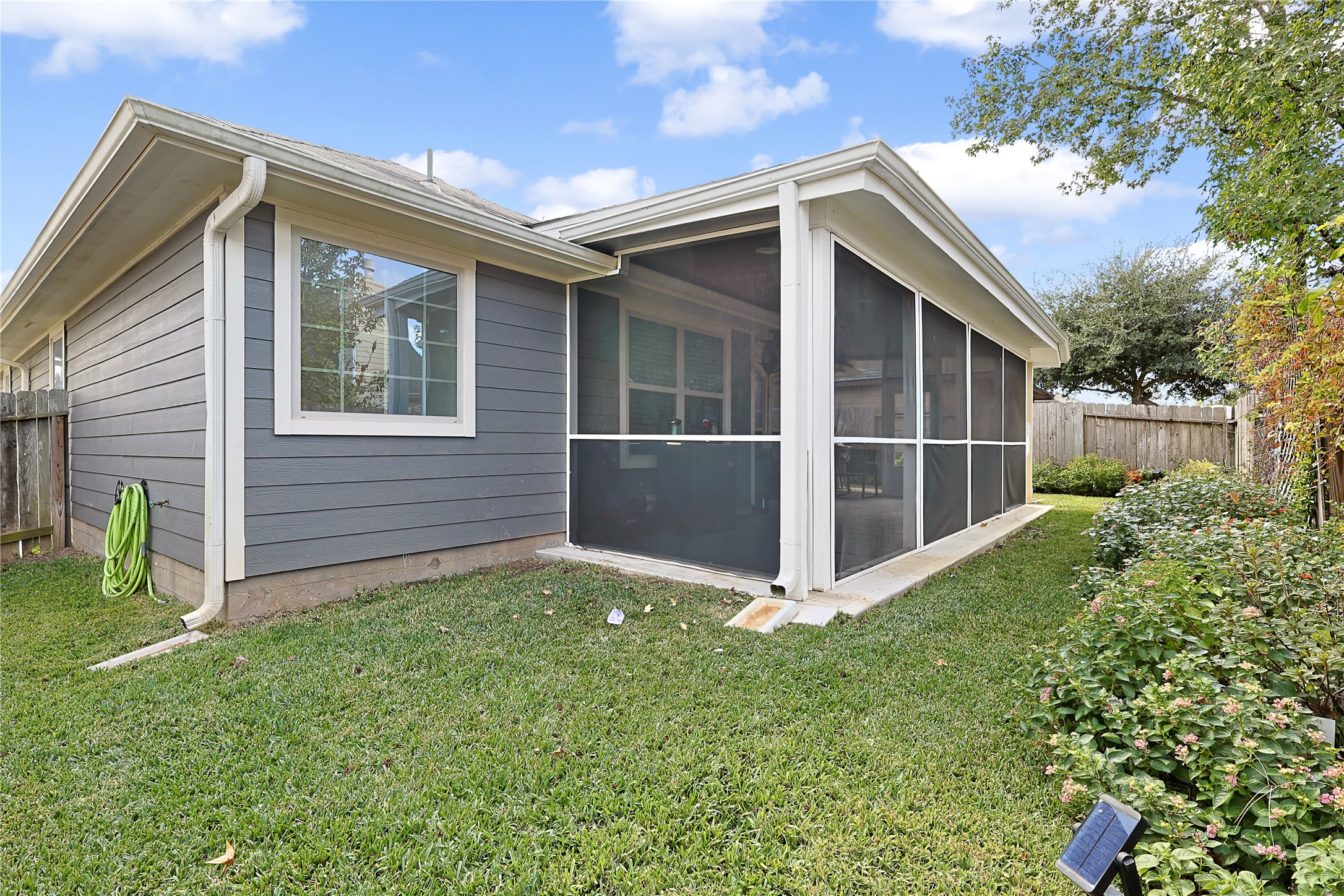 962 Oak Falls Drive Conroe, TX 77378 - Photo 24 of 28 a view of backyard with a garden and plants