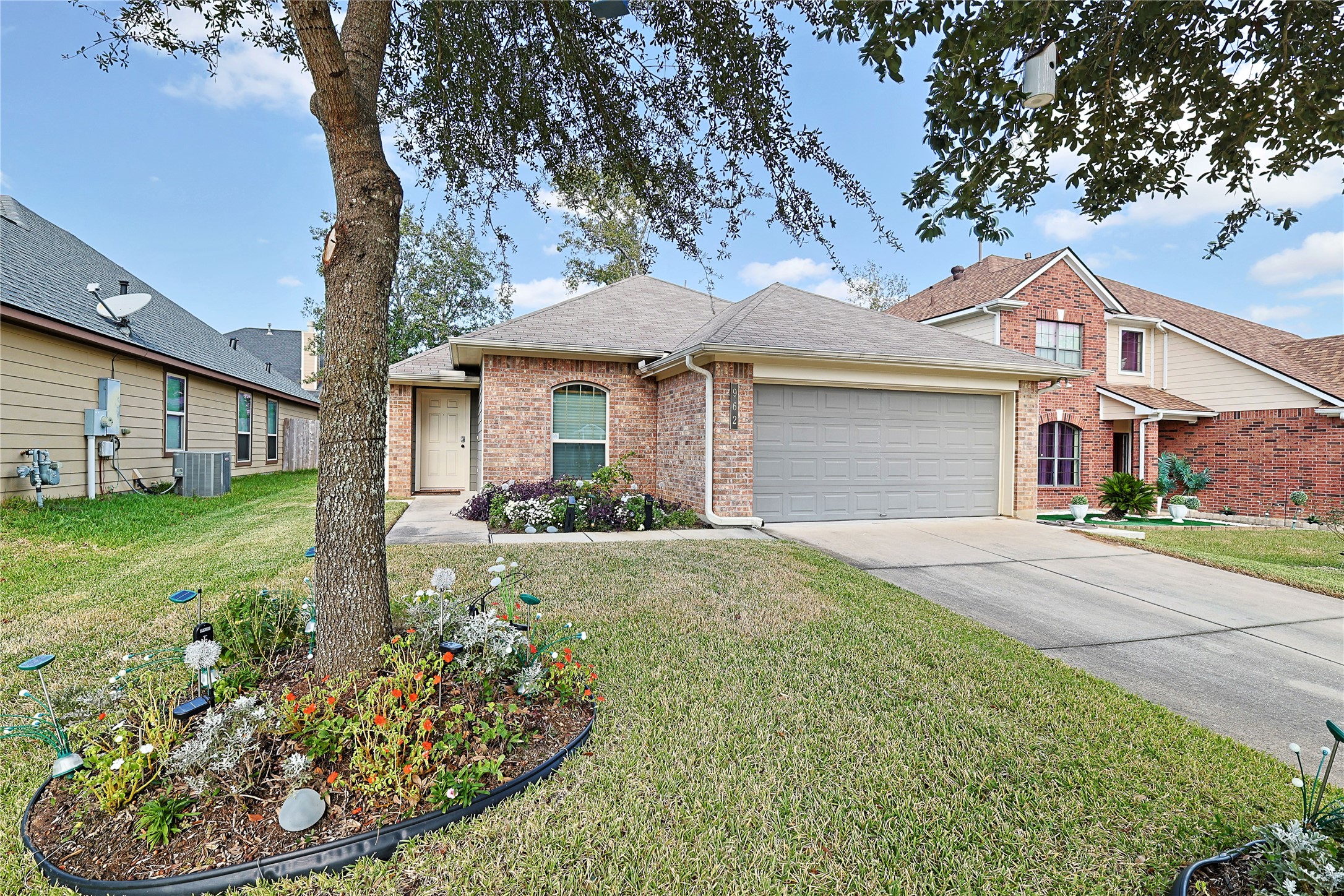 962 Oak Falls Drive Conroe, TX 77378 - Photo 5 of 28 a front view of a house with garden