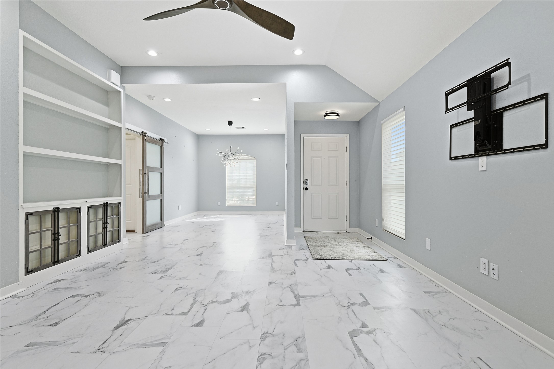 962 Oak Falls Drive Conroe, TX 77378 - Photo 9 of 28 a view of an empty room