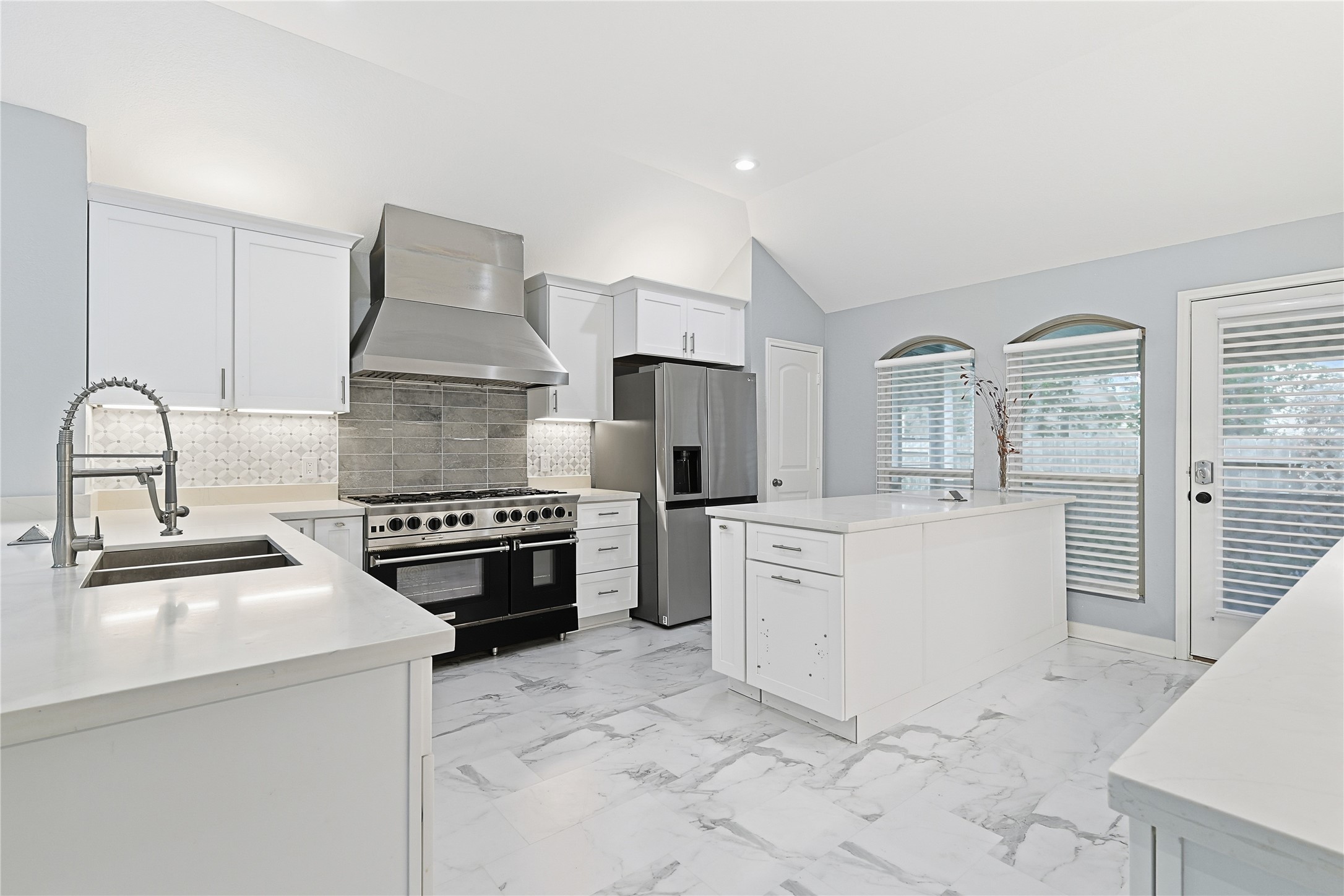 962 Oak Falls Drive Conroe, TX 77378 - Photo 10 of 28 a kitchen with white cabinets and appliances