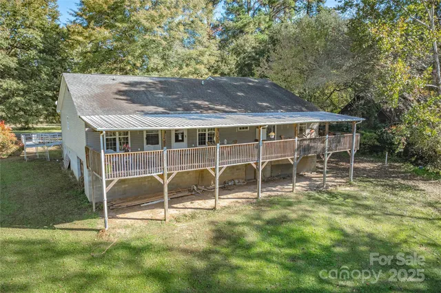 a view of a chair and table in the backyard