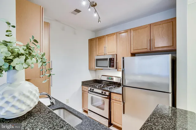 $420,000 | 11770 Sunrise Valley Drive, Unit 325, Reston, VA 20191
