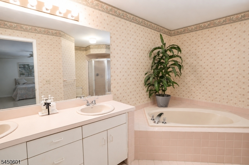 96 Easedale Road Wayne, NJ 07470 - Photo 17 of 25 Gallery Image 17