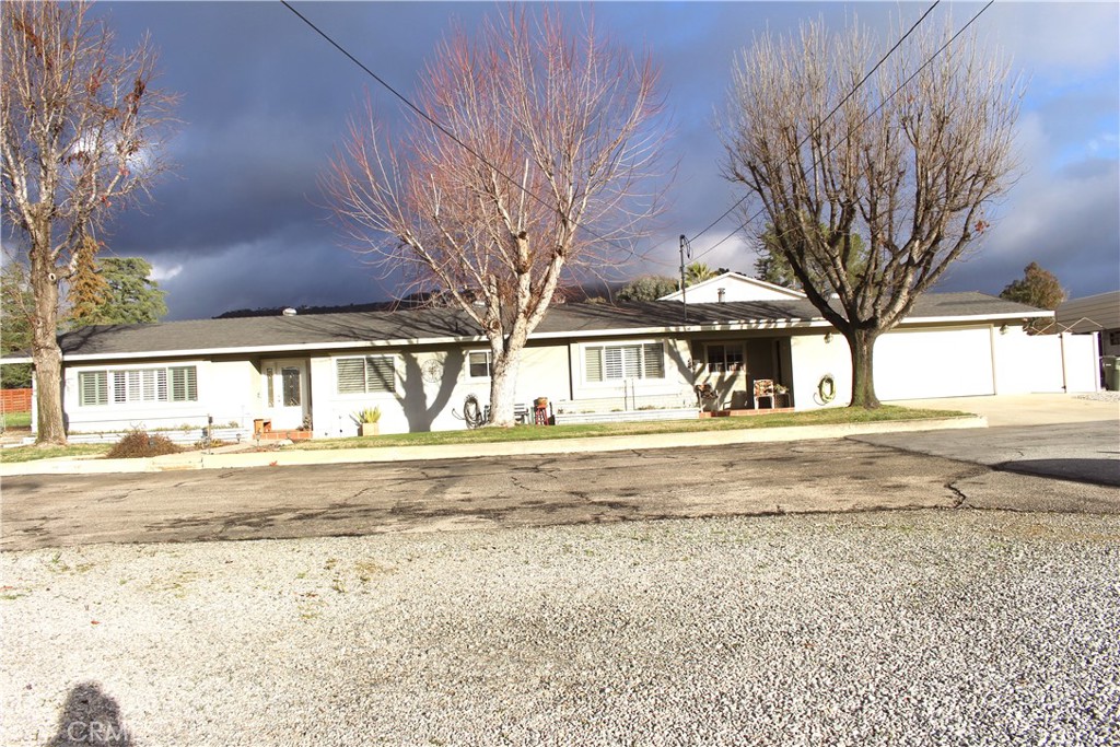 469 East County Line Rd