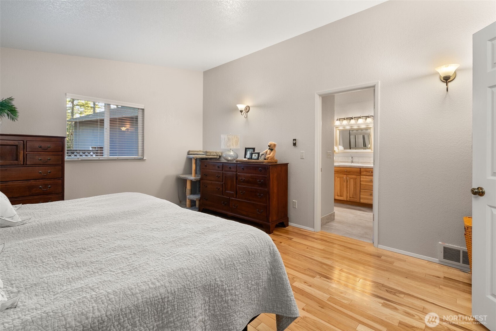 4918 Shellridge Road Northwest Olympia, WA 98502 - Photo 14 of 35 Gallery Image 14