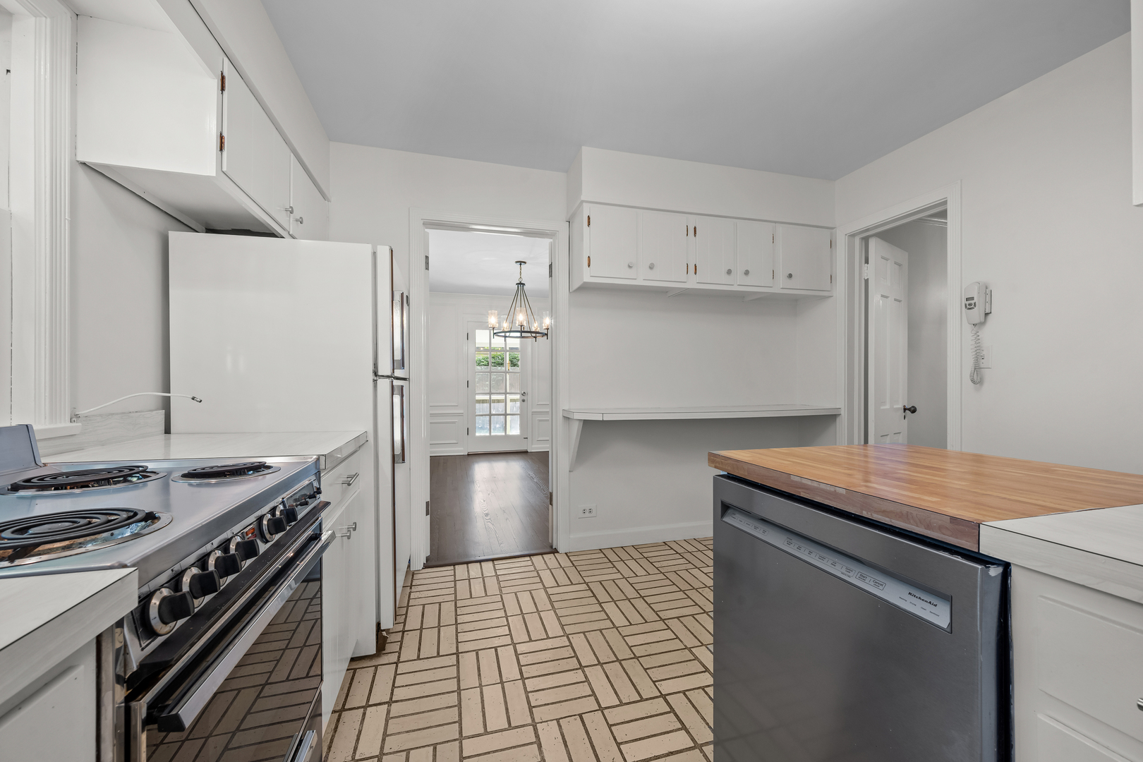 633 Forest Road Glenview, IL 60025 - Photo 14 of 25 Gallery Image 14