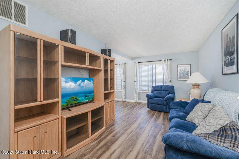 50 Ilyssa Way Staten Island, NY 10312 - Photo 13 of 20 Photo Jan 08 2026, 5 20 38 PM