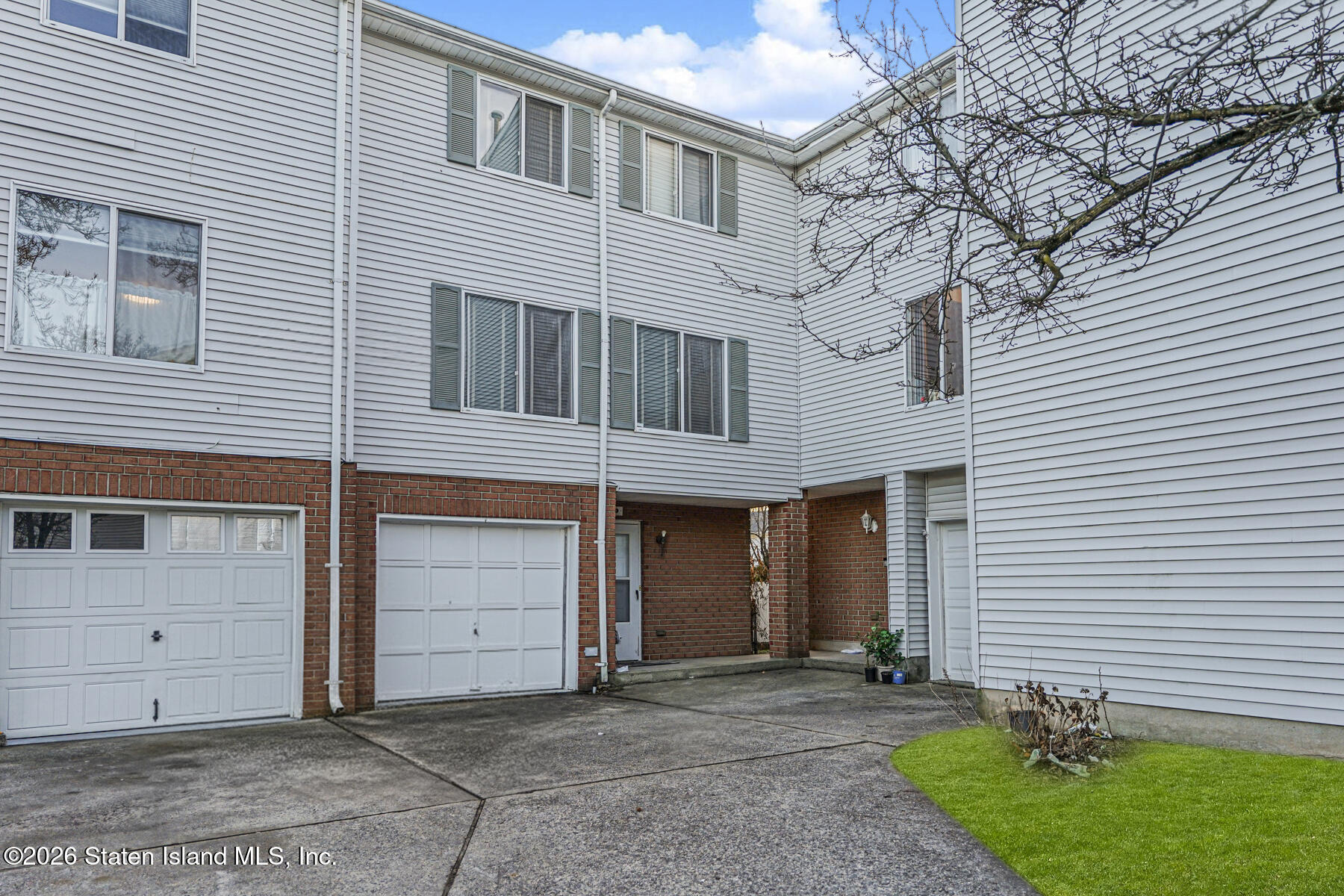 50 Ilyssa Way Staten Island, NY 10312 - Photo 2 of 20 Photo Jan 08 2026, 5 28 08 PM