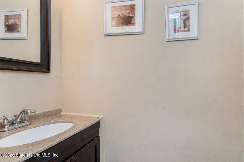 50 Ilyssa Way Staten Island, NY 10312 - Photo 7 of 20 Photo Jan 08 2026, 5 17 15 PM