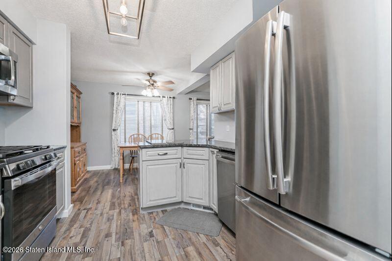 50 Ilyssa Way Staten Island, NY 10312 - Photo 9 of 20 Photo Jan 08 2026, 5 19 52 PM