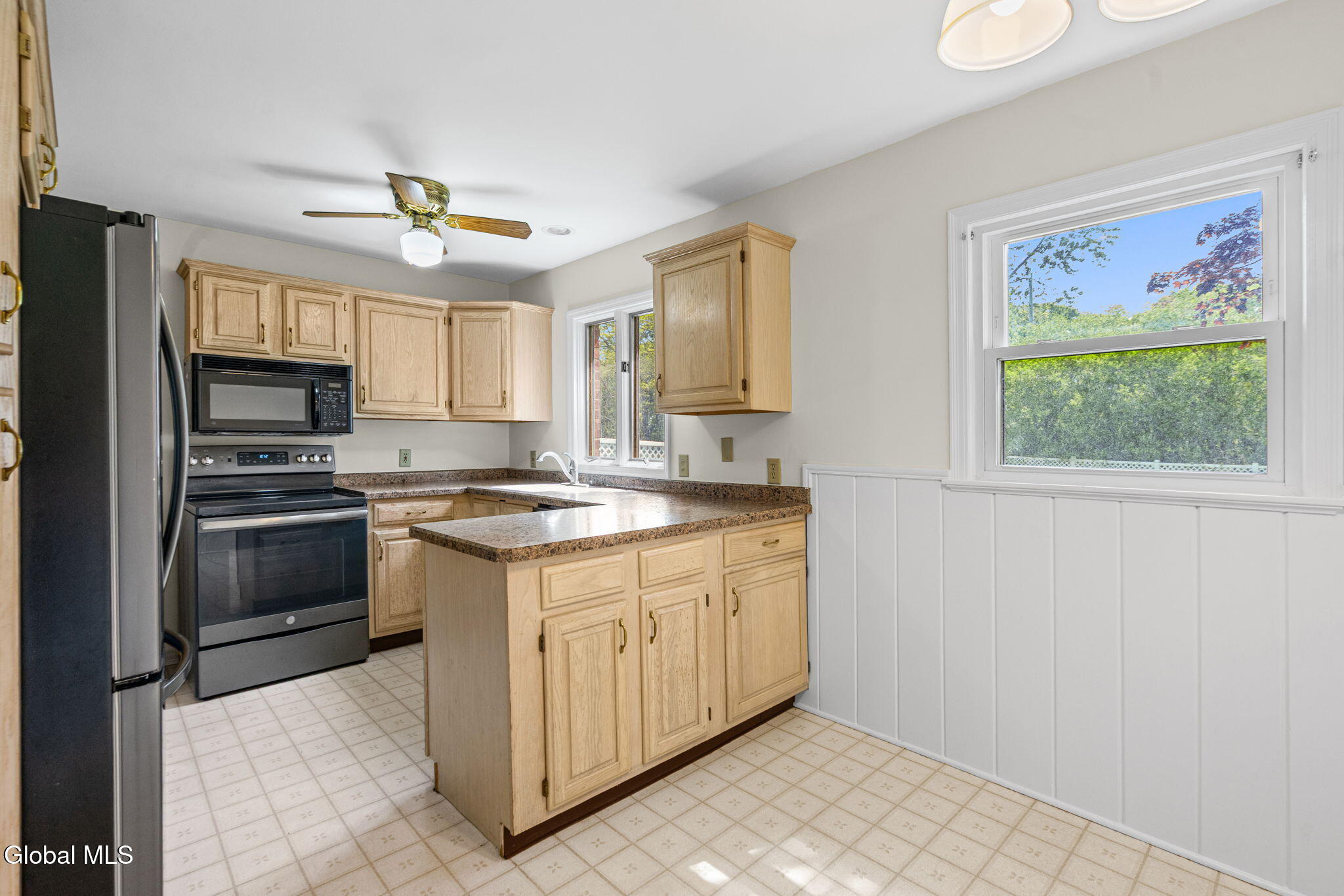1246 Sumner Avenue Schenectady, NY 12309 - Photo 5 of 37 17-web-or-mls-1246-sumner-ave