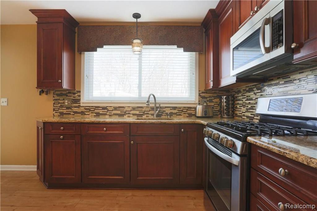 693 Bolinger Street Rochester Hills, MI 48307 - Photo 8 of 21