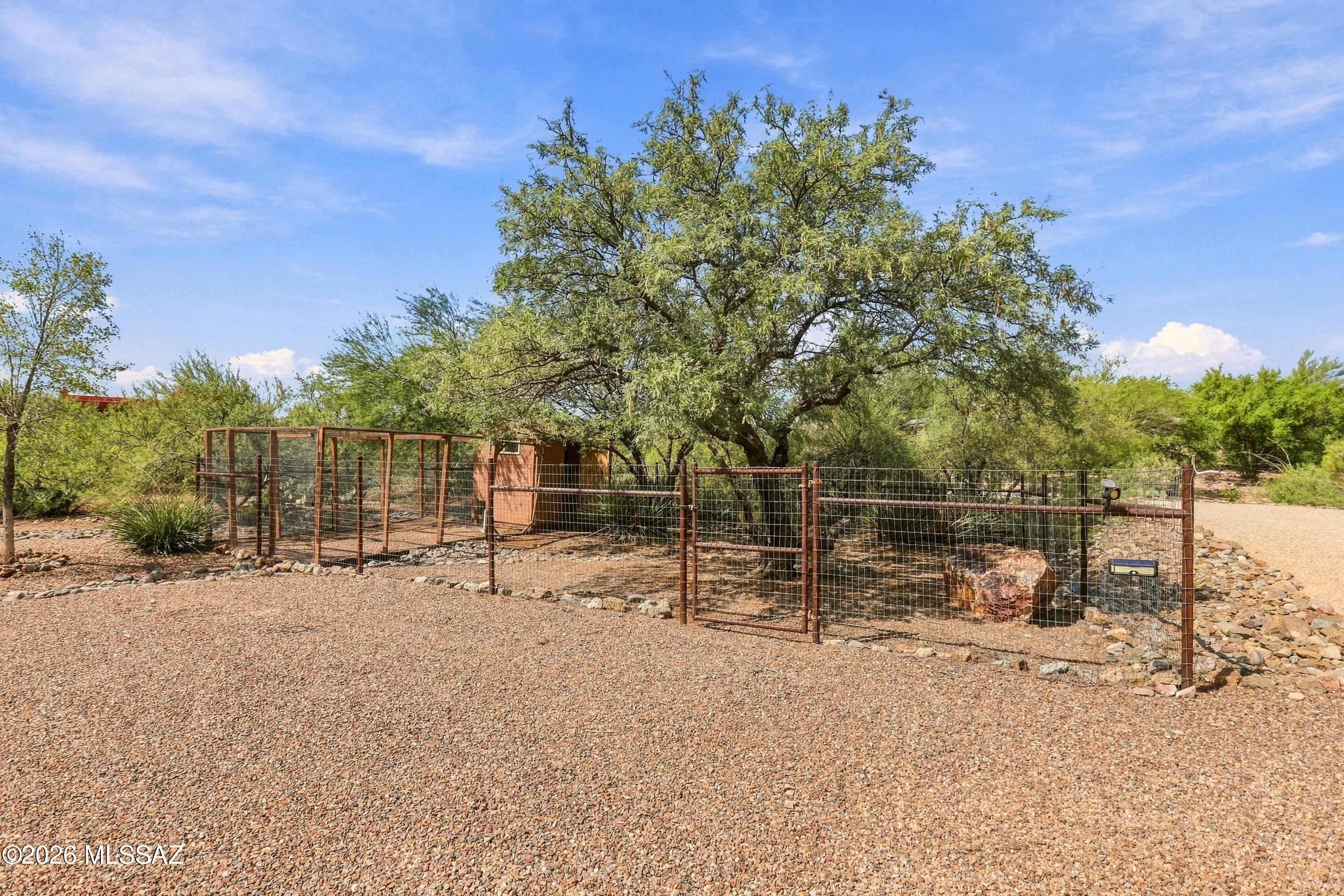 160 Sharon Road Vail, AZ 85641 - Photo 21 of 24 CHICKEN COOP