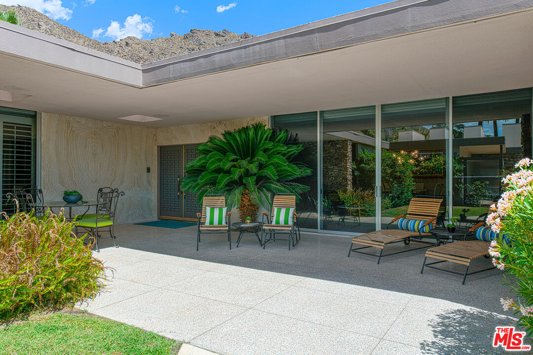 500 West Arenas Road, Unit 8 Palm Springs, CA 92262 - Photo 4 of 36