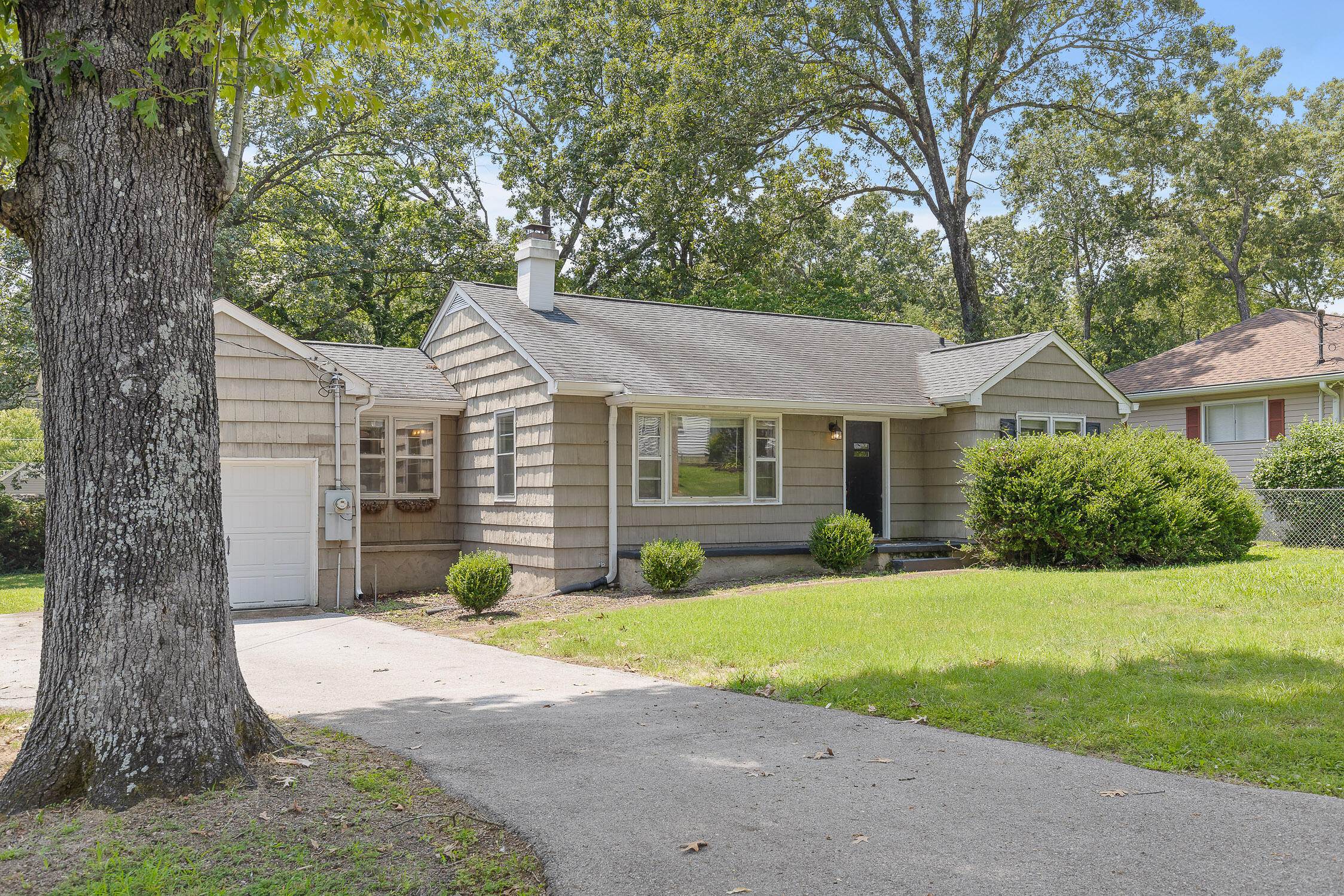 834 Munro Road Chattanooga, TN 37415 - Photo 2 of 34 834 Munro Rd