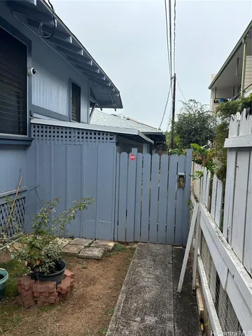 $1,300 | 917 Coolidge Street, Unit B1, Honolulu, HI 96826