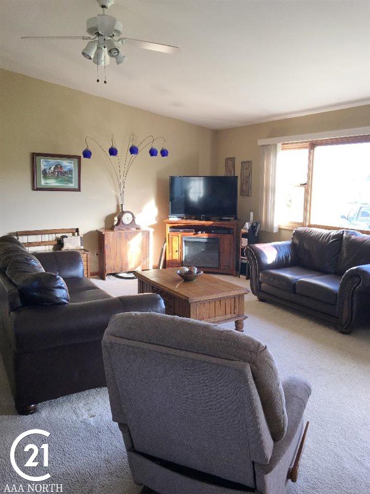 13818 Burt Road Capac, MI 48014 - Photo 5 of 39 31304978-4.JPG