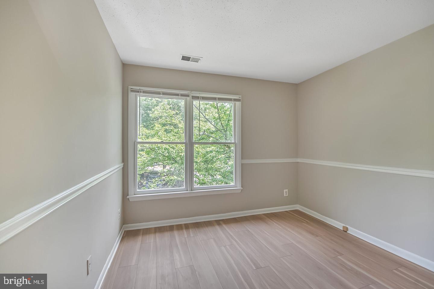 1657 Oak Spring Way Reston, VA 20190 - Photo 14 of 24 Gallery Image 14