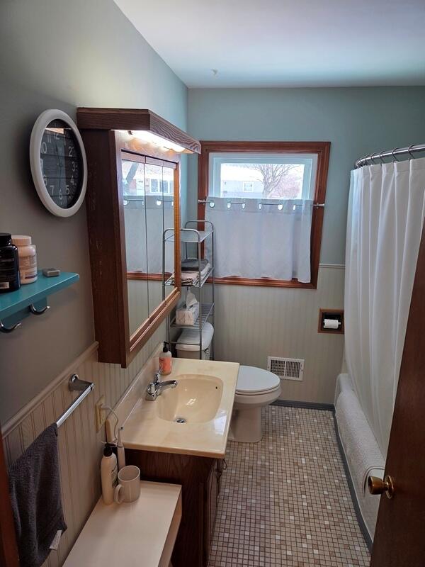 1132 South 35th Street Manitowoc, WI 54220 - Photo 13 of 26 Bathroom