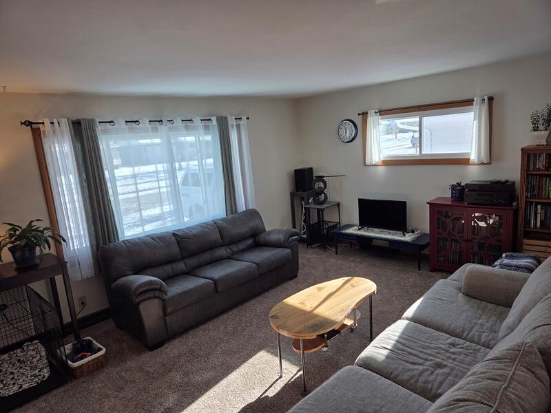 1132 South 35th Street Manitowoc, WI 54220 - Photo 2 of 26 Living Room