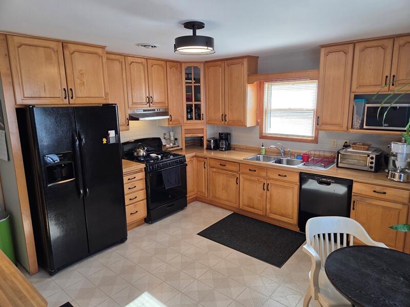 1132 South 35th Street Manitowoc, WI 54220 - Photo 4 of 26 Kitchen