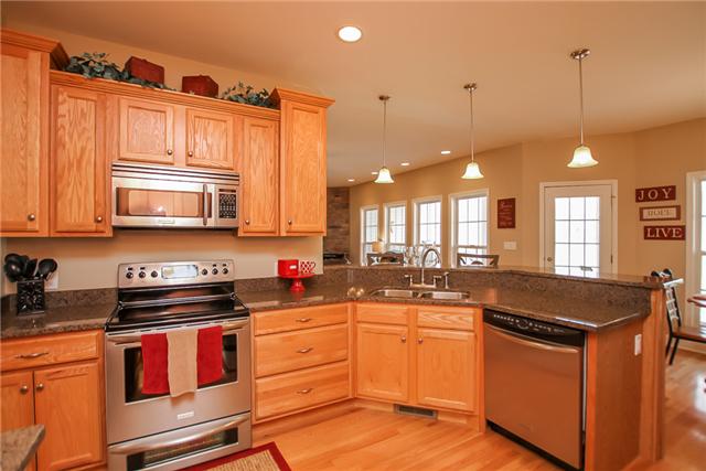 520 Gip Manning Road Clarksville, TN 37042 - Photo 5 of 20 Beautiful kitchen has a large island and a eat-in-kitchen area