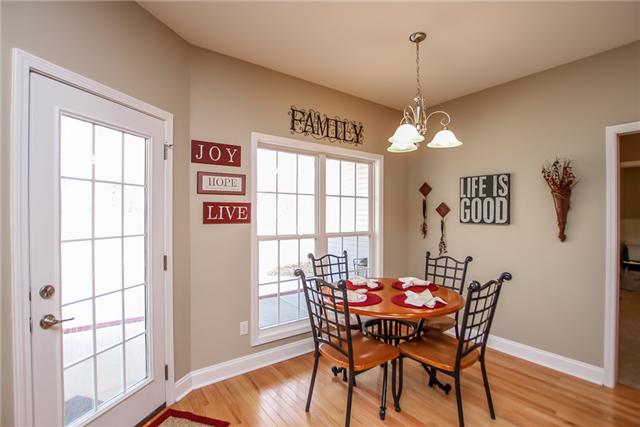 520 Gip Manning Road Clarksville, TN 37042 - Photo 8 of 20 Bright eat-in-kitchen