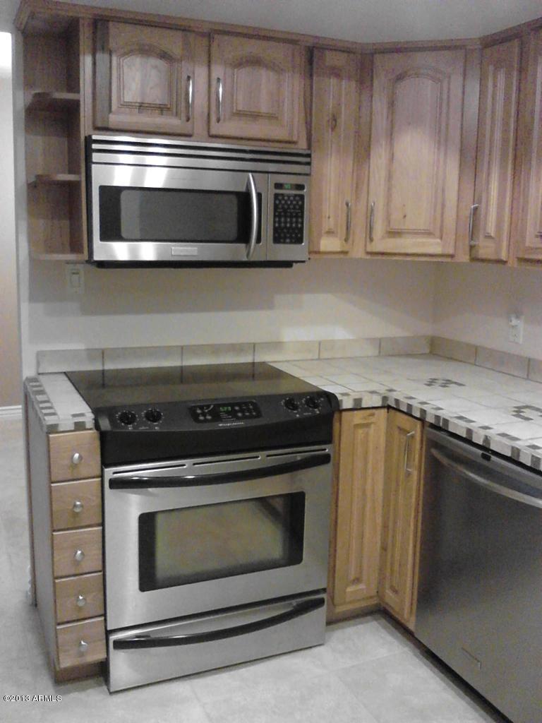 1016 East Pueblo Road, Unit D Phoenix, AZ 85020 - Photo 14 of 16 Stainless appliances