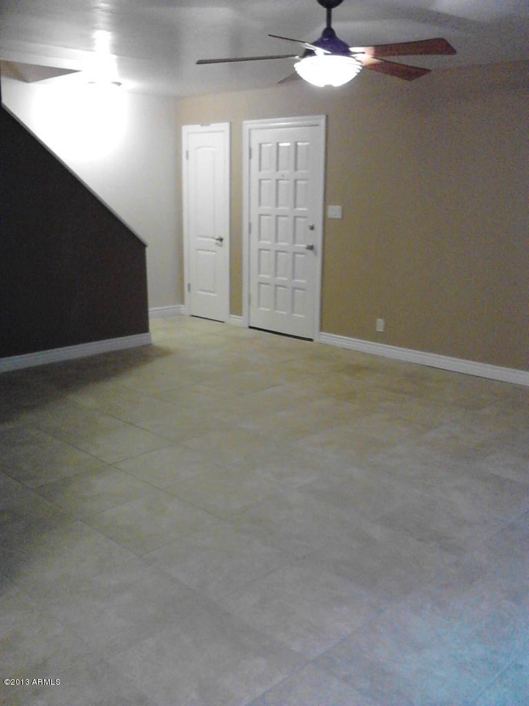 1016 East Pueblo Road, Unit D Phoenix, AZ 85020 - Photo 2 of 16 Entry to living room