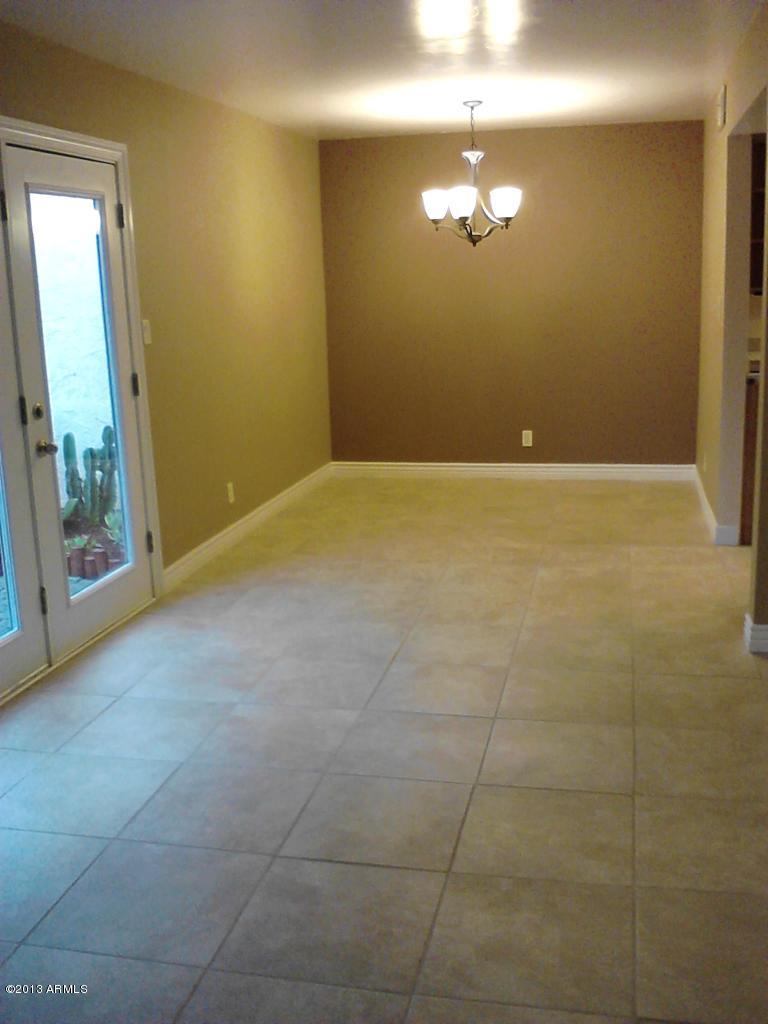 1016 East Pueblo Road, Unit D Phoenix, AZ 85020 - Photo 8 of 16 Living and dining rooms