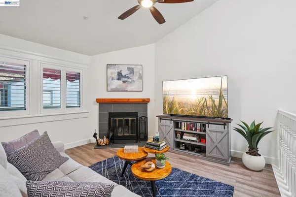 $795,000 | 1255 North Los Robles Avenue, Unit 9, Pasadena, CA 91104
