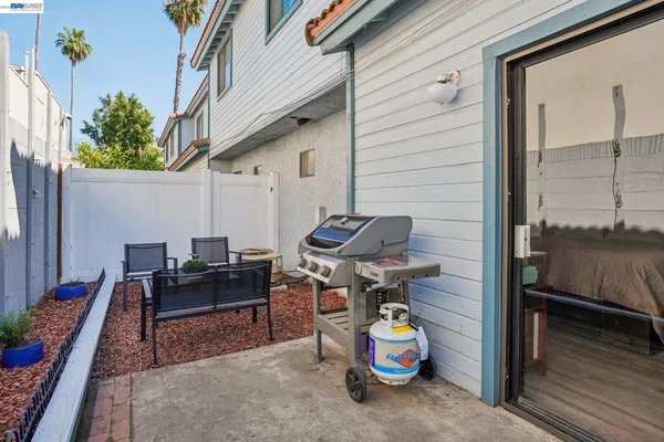 $795,000 | 1255 North Los Robles Avenue, Unit 9, Pasadena, CA 91104