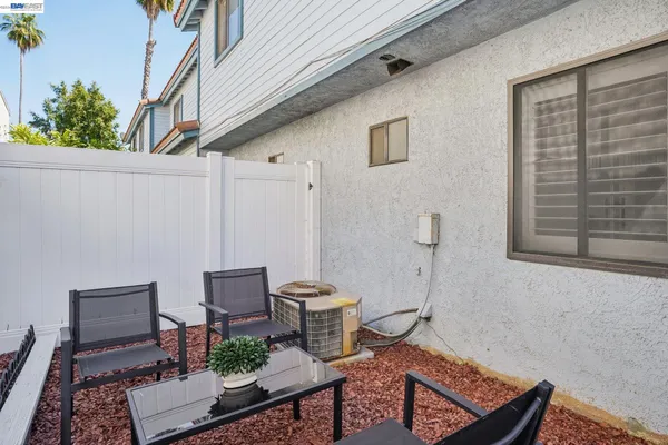 $795,000 | 1255 North Los Robles Avenue, Unit 9, Pasadena, CA 91104