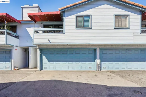 $795,000 | 1255 North Los Robles Avenue, Unit 9, Pasadena, CA 91104